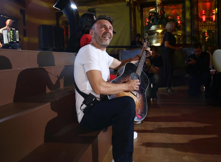 Адвокат Жорин рассказал, что грозит певцу Шнурову за мат во время концерта