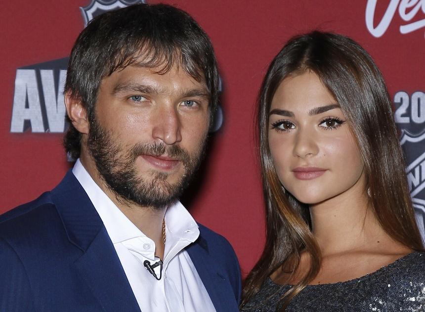 Жена Александра Овечкина ответила, переедет ли хоккеист с семьей обратно в Россию