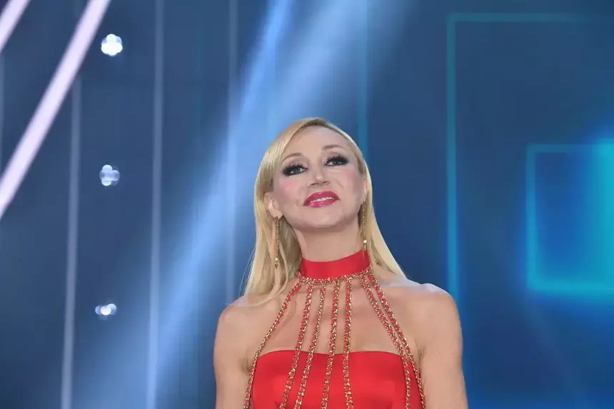 Кристина Орбакайте прилетела в Литву, чтобы поздравить отца с 80-летием