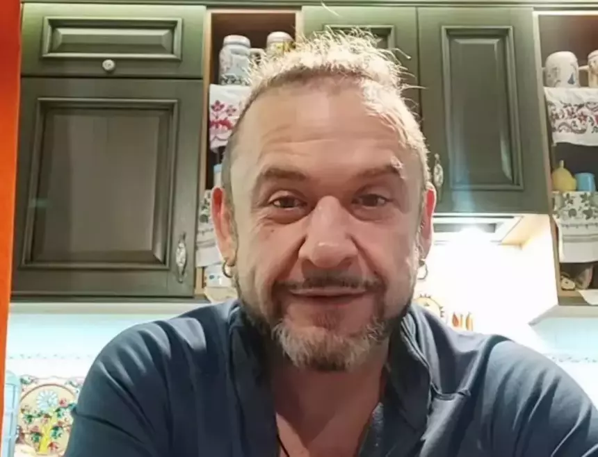 «Ровесники с папой ее»: звезда программы «Кривое зеркало» рассказал об отношениях с 18-летней девушкой