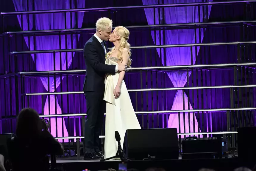 «Будет летом»: SHAMAN рассказал о свадьбе с Екатериной Мизулиной