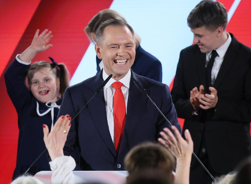 Кривляющаяся дочь нового президента Польши Навроцкого стала звездой соцсетей