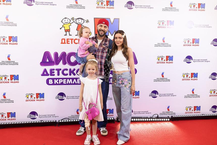 Рэпер ST пришел на концерт с дочками и рассказал о своих песнях для детей