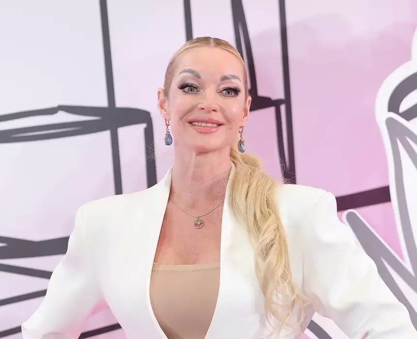 «Только народные любимцы»: Волочкова объяснила, почему летает экономом