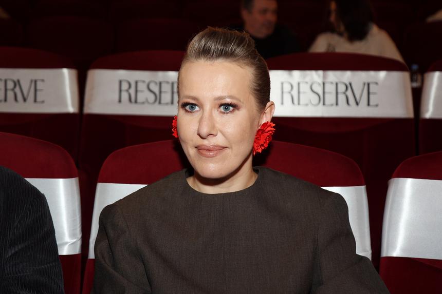 «Отсылки к любимому турецкому сериалу»: Ксения Собчак оценила свадебный наряд Ксении Бородиной