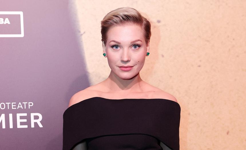 Актриса Кристина Асмус вышла в свет в одиночестве после новостей о новом романе