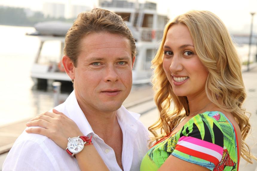 «Это очень сложно»: жена Павла Буре тяжело переживает разлуку с 12-летним сыном