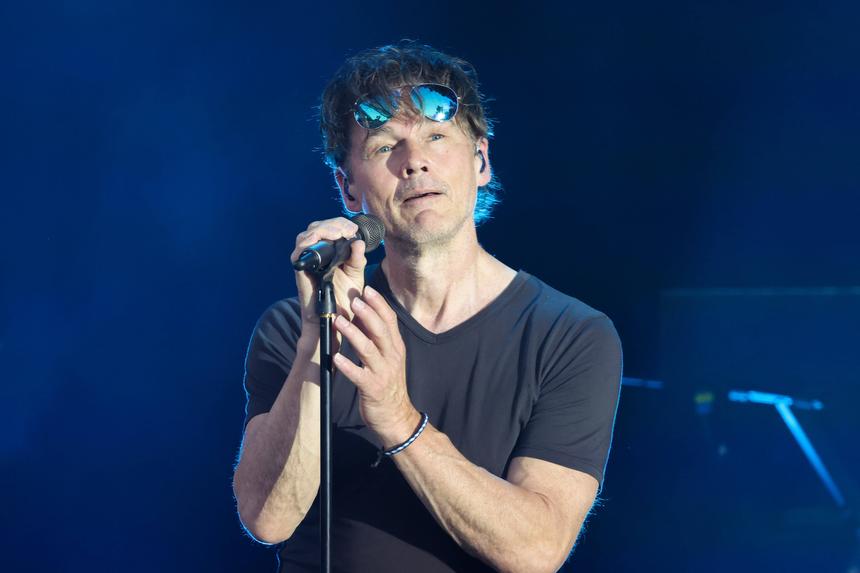 Вокалист легендарной группы не может петь из-за неизлечимого заболевания