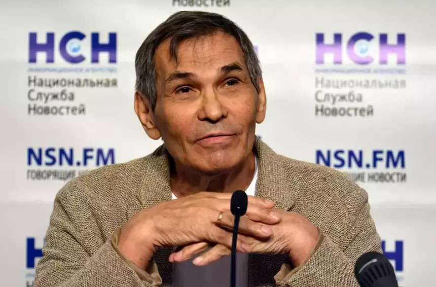 «Просит сделать алюминиевую шапочку»: сын Бари Алибасова рассказал о странных желаниях отца, охваченного демонами