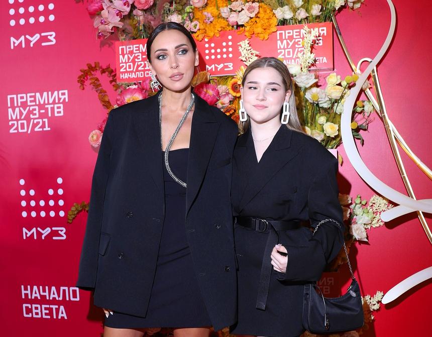 Дочь Алсу окончила школу в США, за которую певица платила 6 млн рублей в год