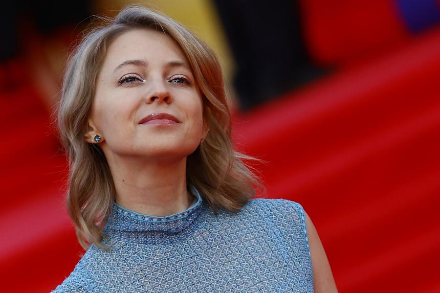 Экс-прокурор Крыма Наталья Поклонская показала свой новый имидж с афрокосами