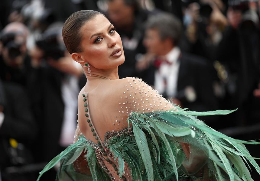 45-летняя Виктория Боня похвасталась фигурой в платье 13-летней дочери