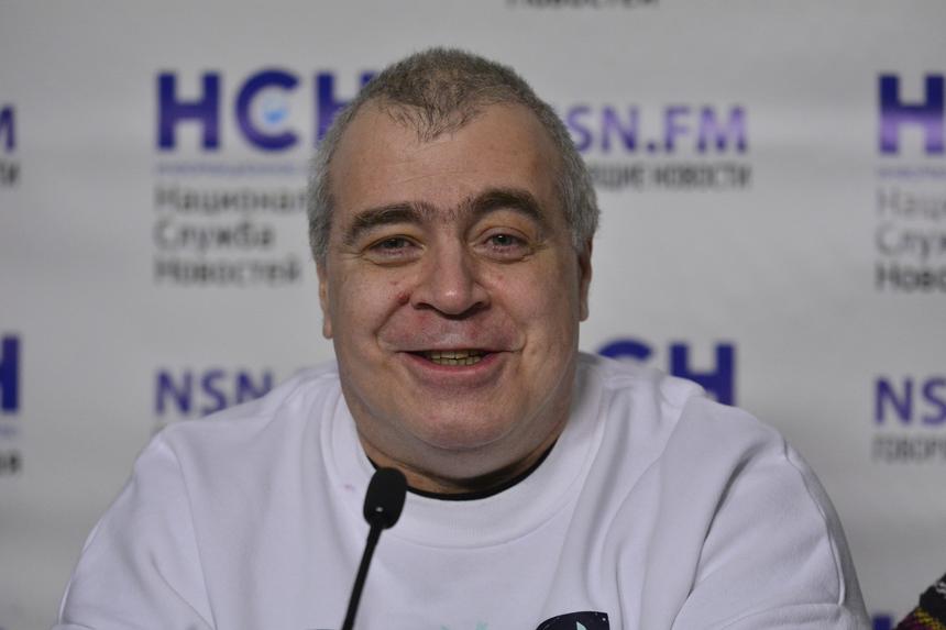 Уехавший в Латвию режиссер «ДМБ» Роман Качанов* задолжал в РФ почти 2 млн рублей