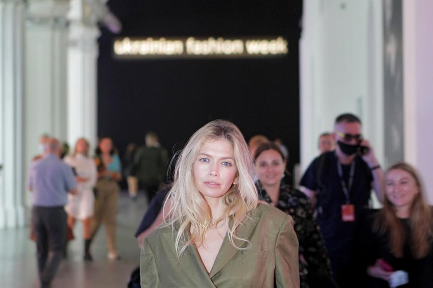 «Гормоны рулят, откладывая жиры про запас»: что происходит с располневшей Верой Брежневой