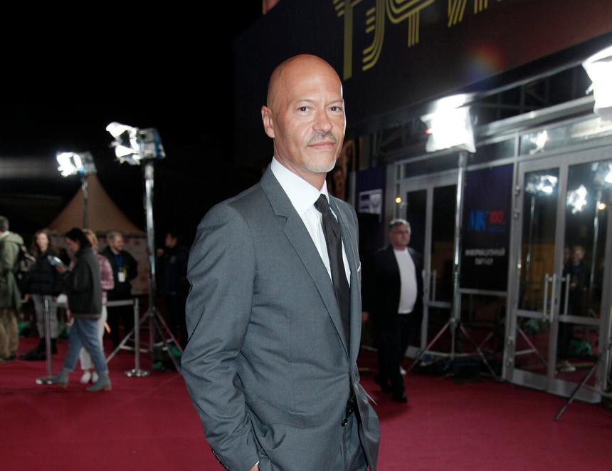 Режиссер Федор Бондарчук прибыл в Москву после эвакуации из Ирана