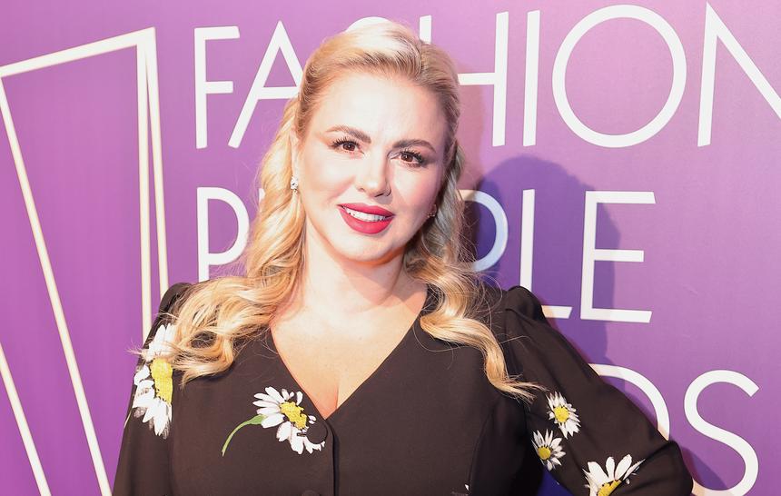 «Я так испугалась»: Анне Семенович стало плохо во время концерта в Москве