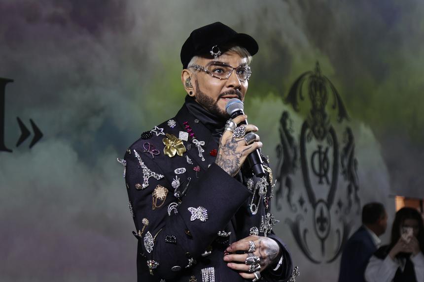 «Отощал совсем»: получивший травму Филипп Киркоров напугал публику внешностью на свадьбе в Ташкенте