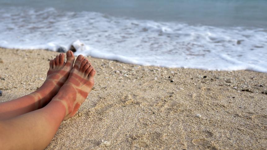 Шевелился под кожей: россиянка привезла из Таиланда червя-паразита в стопе