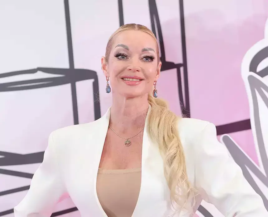 «Они никого не пускают в этот мир»: Волочкова заявила, что не лезет в семейную жизнь дочери