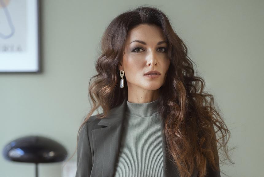 «Вера помогает мне справляться»: Юлия Такшина о детстве в лагерях, поступлении сына в вуз и Боге