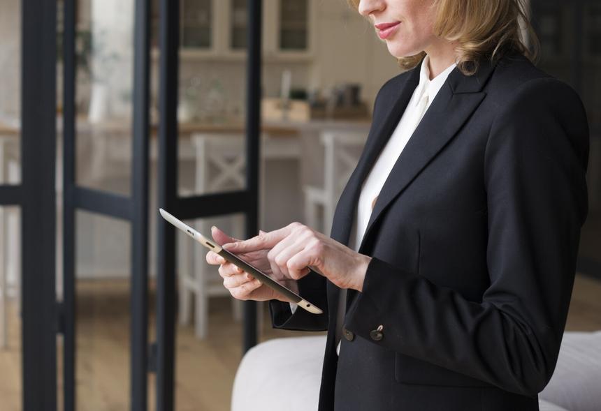 «Антиглянец» запустил светский гид по ПМЭФ эксклюзивно в Дзене