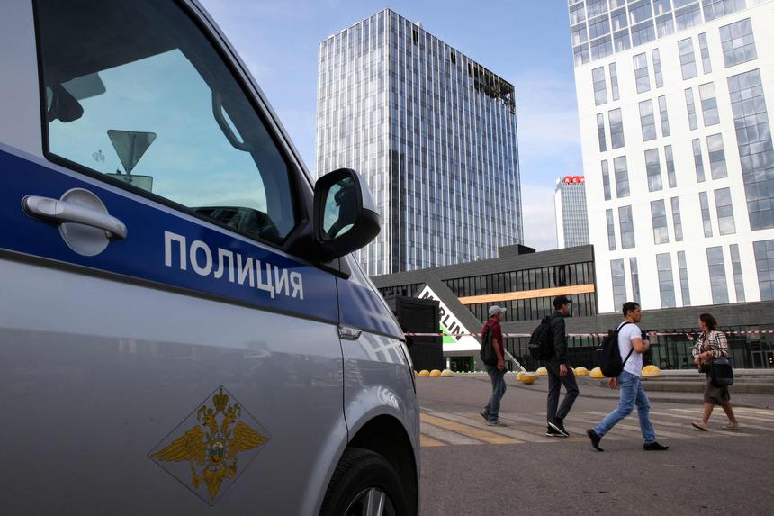 Школьница из Нижегородской области спела «Забери меня с собой» на могиле бойца СВО