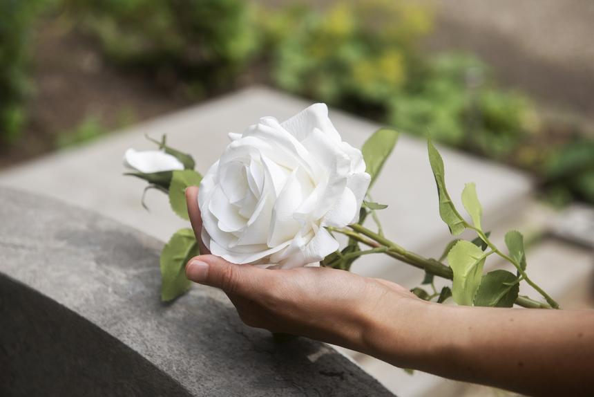 Скончалась актриса Ким Вудберн, которая родила мертвого сына и похоронила в парке