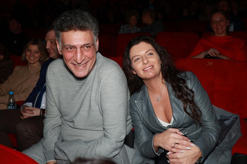 Знакомство в Сети, брак из-за санкций и кома: история любви Тиграна Кеосаяна и Маргариты Симоньян