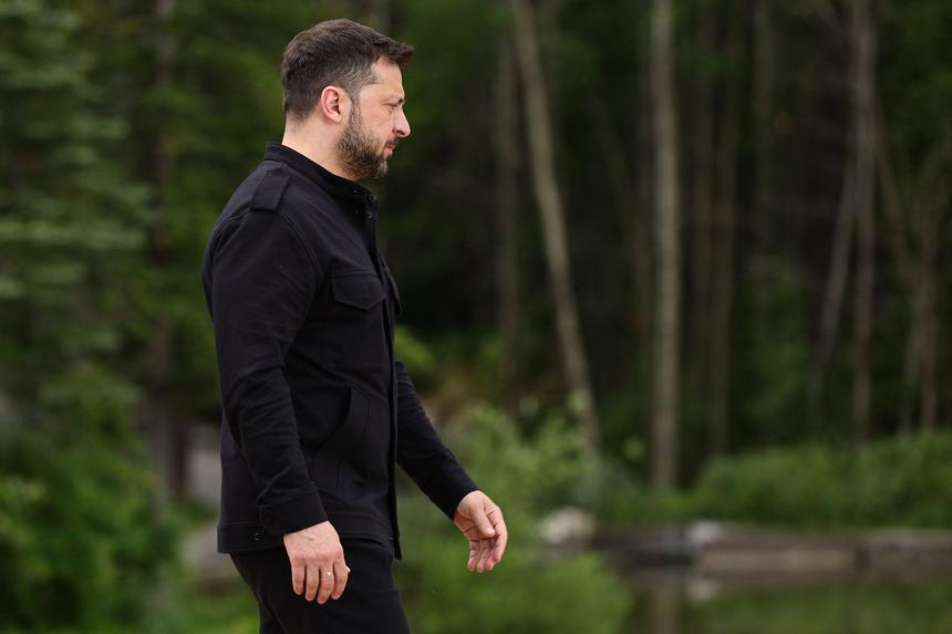 Издавал странные звуки и пригрозил навести порчу: пранкеры Вован и Лексус разыграли Зеленского