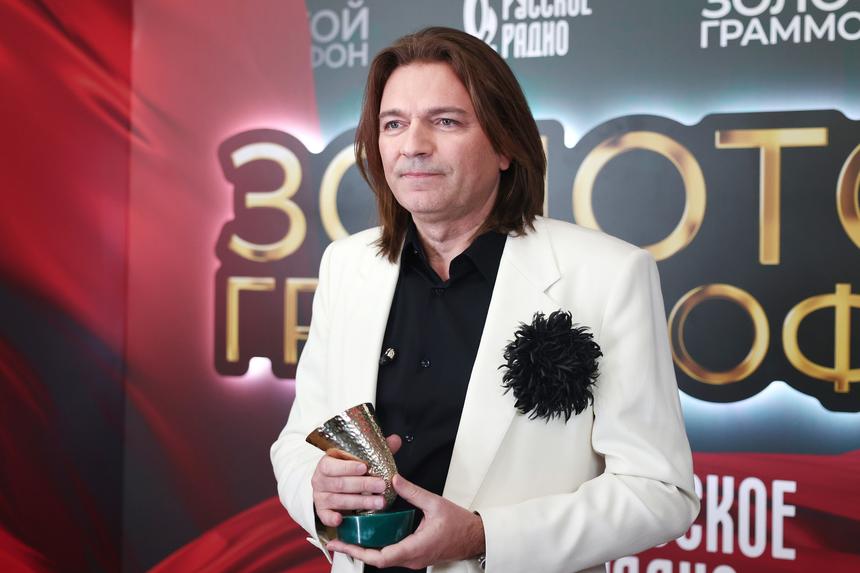 Певец Маликов заявил, что чувствует большую ответственность за сына, чем за дочь