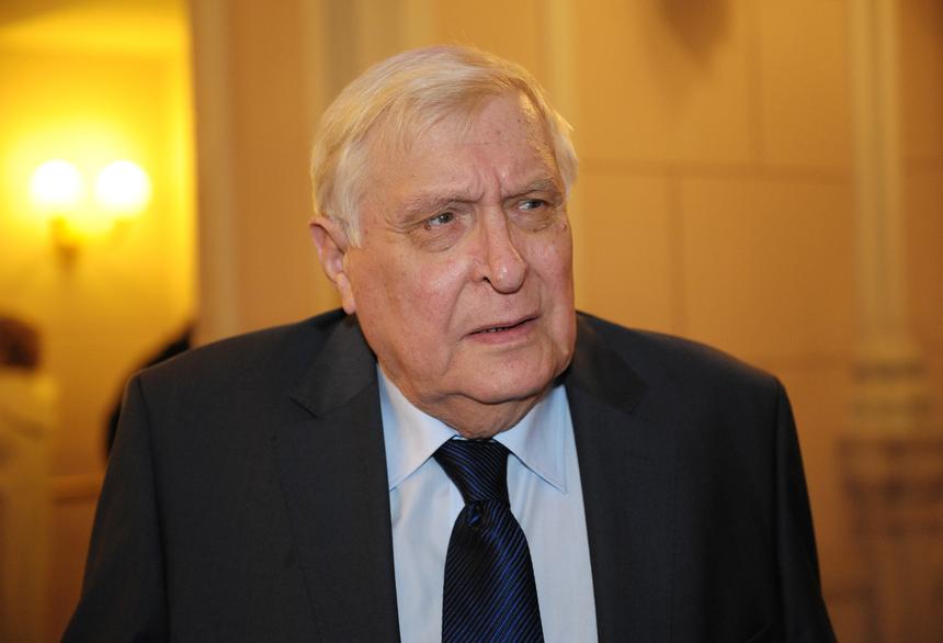 Играли вместе на одной сцене: почему Олег Басилашвили не приехал на прощание с Теняковой