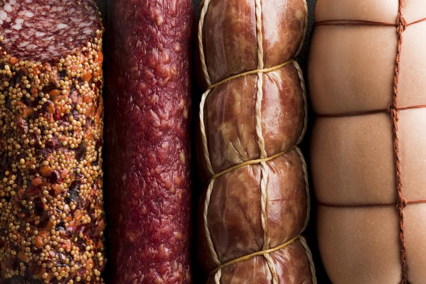 В Москве подростку вызвали скорую из-за съеденного сервелата с кусочками металла