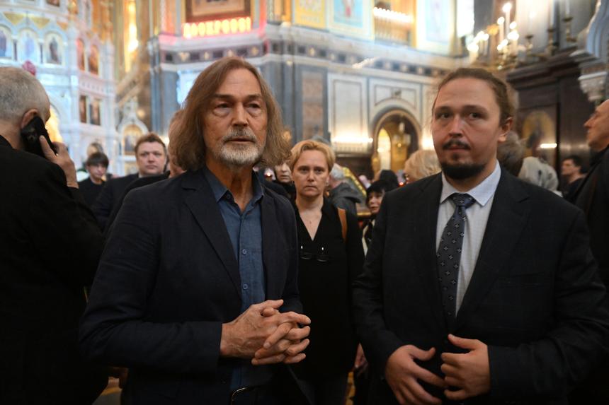 Экстремально похудевший 34-летний сын Никаса Сафронова Лука появился на ПМЭФ