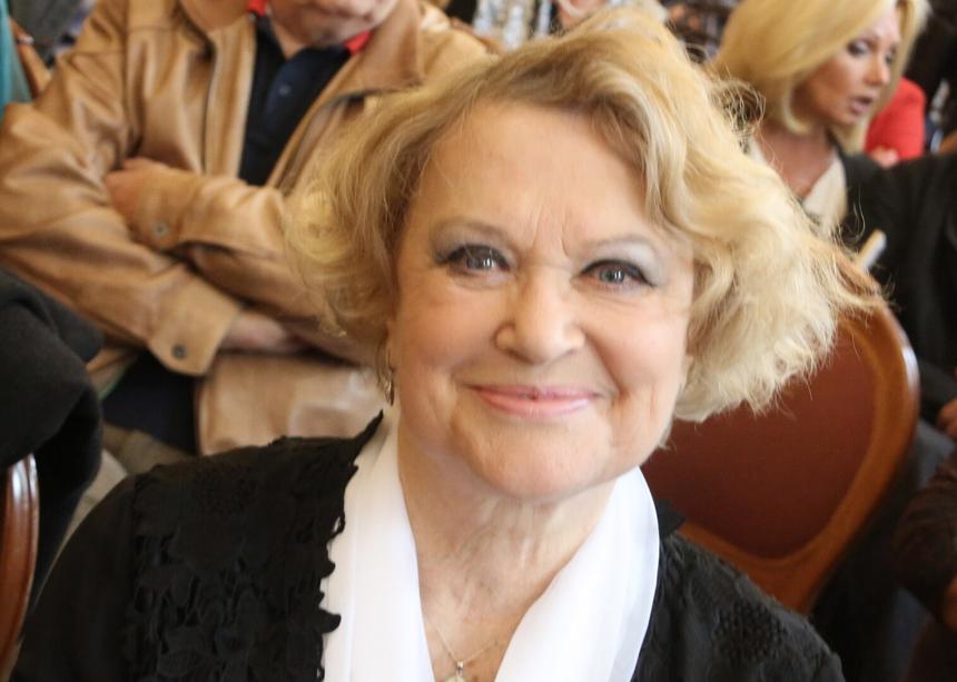 Развод с мужем, неудачные романы и одиночество: личная жизнь звезды «Иронии судьбы» Валентины Талызиной