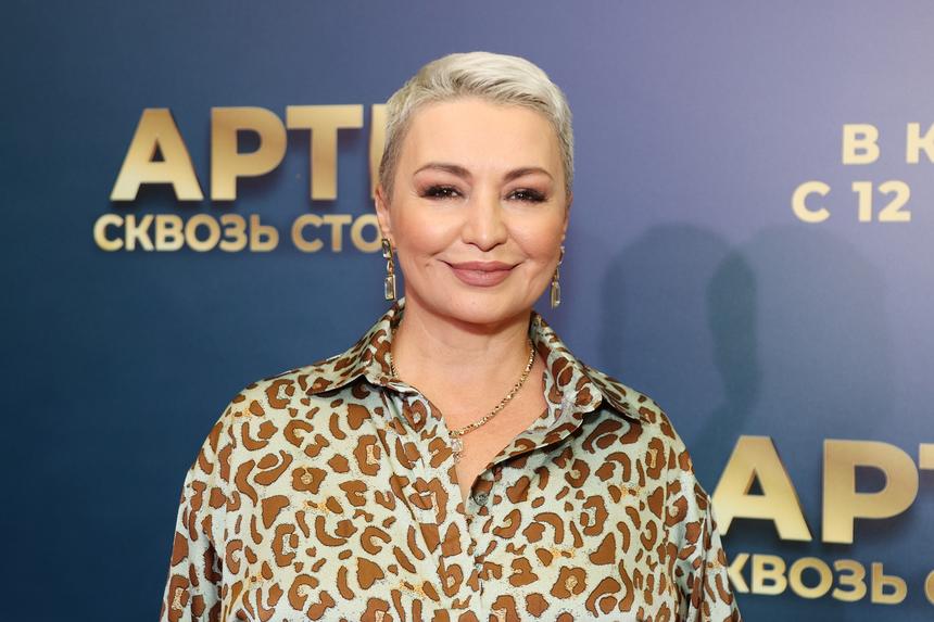 «Забираю у них деньги»: Катя Лель принялась спасать азартных людей