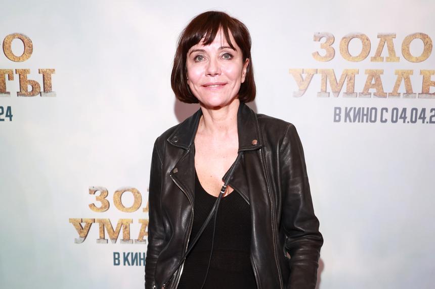 Держались за руки: Екатерина Семенова вышла в свет с новым возлюбленным, известным актером