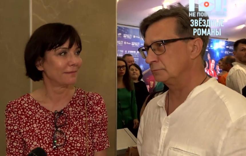 Держались за руки: Екатерина Семенова вышла в свет с новым возлюбленным, известным актером