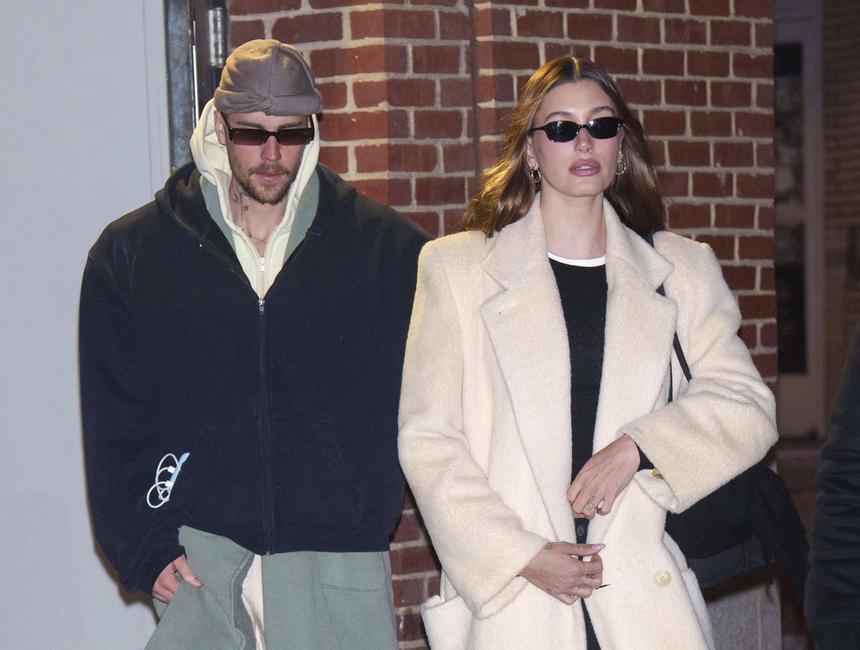 Хейли Бибер вышла в свет без кольца после новости о разводе с Джастином