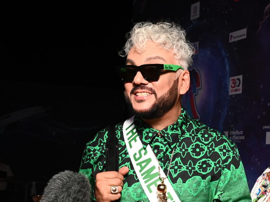 «Ему сейчас нужны молитвы»: в окружении Филиппа Киркорова высказались о состоянии певца после ожога