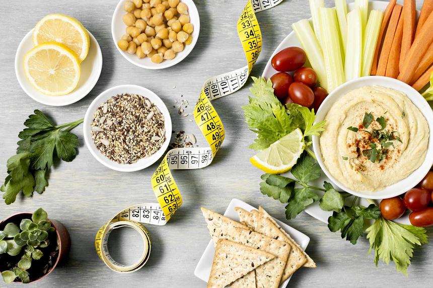 Гастрит, нехватка витаминов и рак: врач рассказал об опасности экстремальных диет