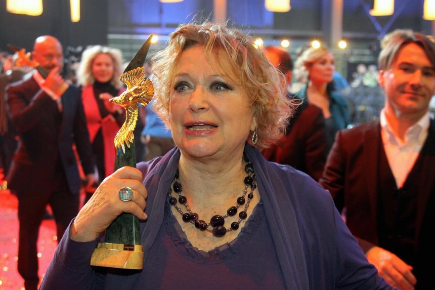 Первый венок от Андрея Малахова: в Москве прощаются с Валентиной Талызиной