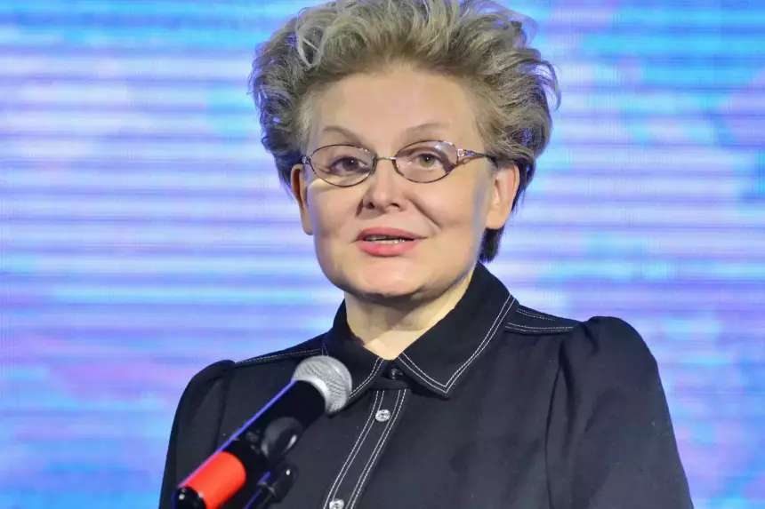 «Да, опасен»: Елена Малышева предупредила о последствиях маникюра с гель-лаком