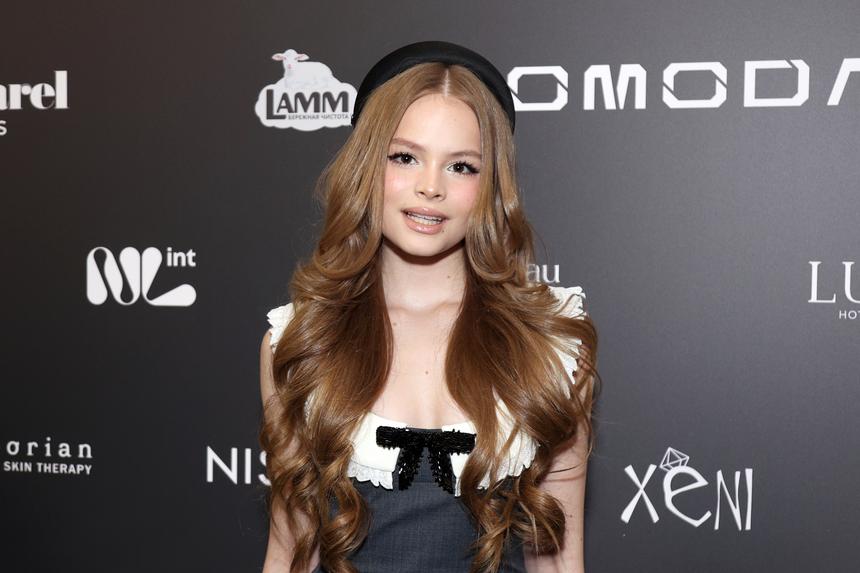 «Мне очень приятно»: загадочный фанат прислал дочери Гогунского Милане Стар шикарный букет роз