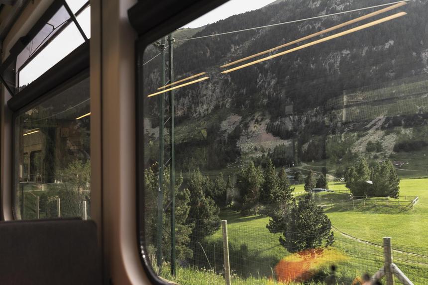 В Подмосковье шестилетняя девочка попала под поезд из-за пьяной матери