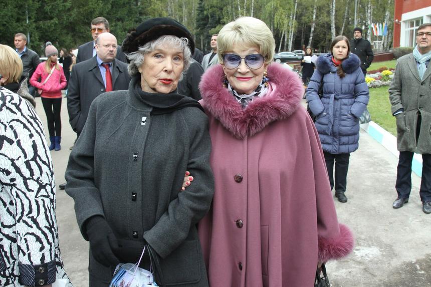 «Очень тяжело»: актриса Людмила Хитяева не может прийти в себя после смерти единственного сына