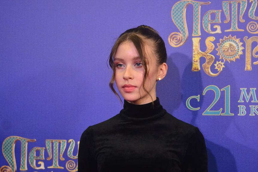 Прошла через буллинг и травлю: Анна Пересильд покорила трогательным пением на своем выпускном