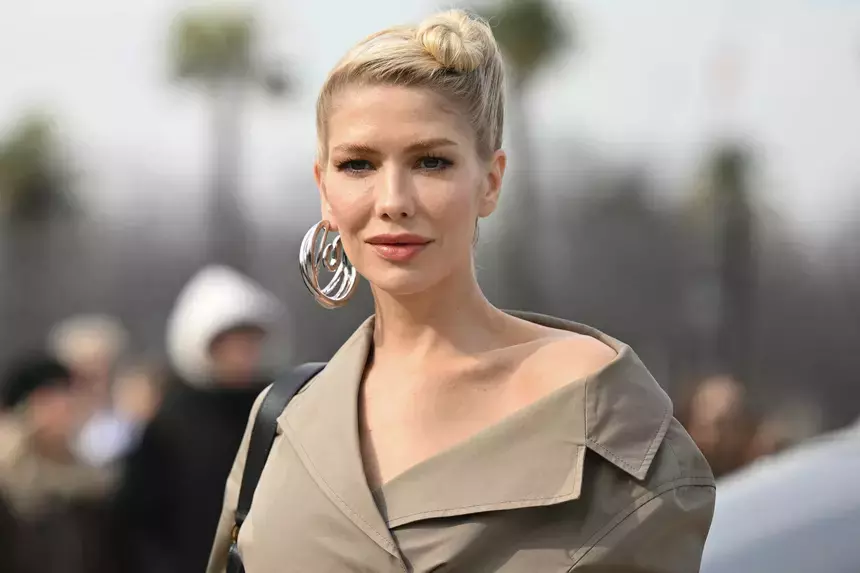 Елена Перминова вернулась к молодому манекенщику во Францию