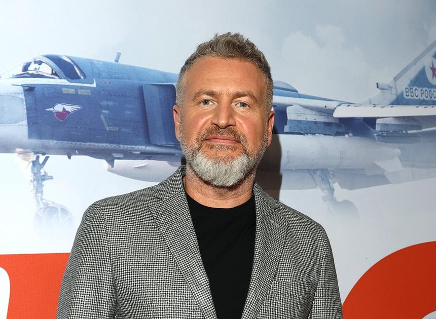 «Дядя Леня, помоги»: Леонид Агутин провел гендер-пати перед тысячами зрителей