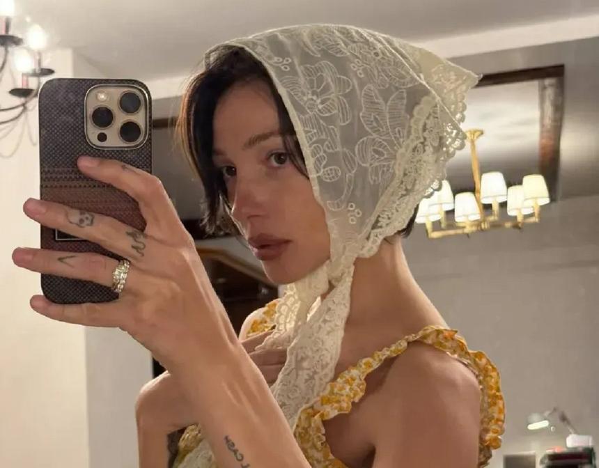 «Пашем, доим, убираем, квасим»: Настя Ивлеева рассказала о съемках шоу про деревенскую жизнь