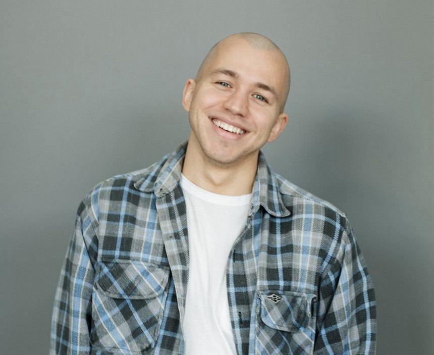 «От себя не убежишь»: Сергей Романович о возвращении в кино, пережитом хейте, религии и отношениях с женой